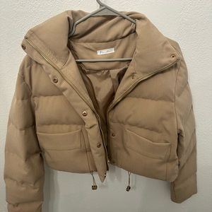 Cropped tan thick puffer jacket with gold details